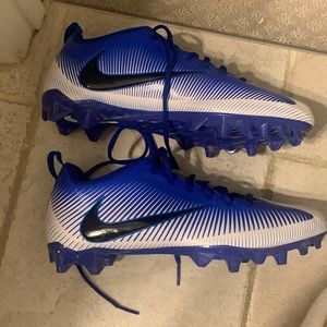 Nike cleats. SIZE 12. Great condition.